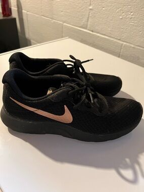 Women’s Nike Black/Rose Gold Running Shoes - Size 9